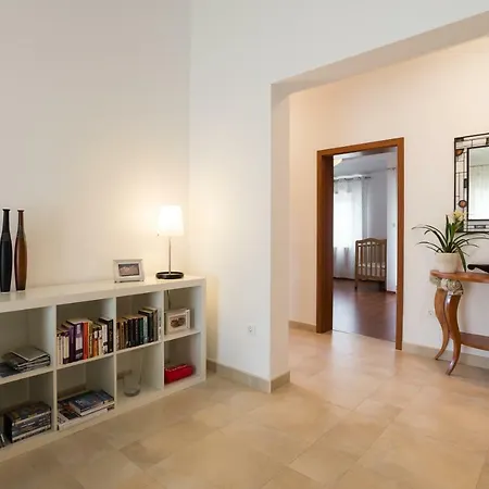 Peladina Apartment *